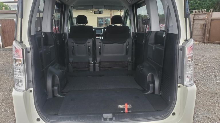 Honda stepwagon spada 2.0 auto 8 seater fresh japanese import new tyres 2010