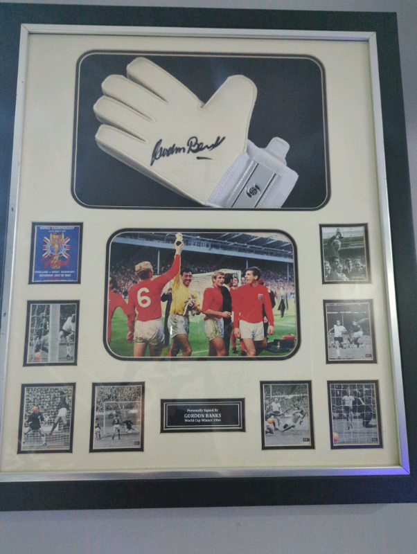 Gordon Banks Hand Signed Autographed Goalkeeper Glove England stoke City legend