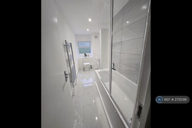 1 bedroom in Cole Close, London, SE28 (#2735391)