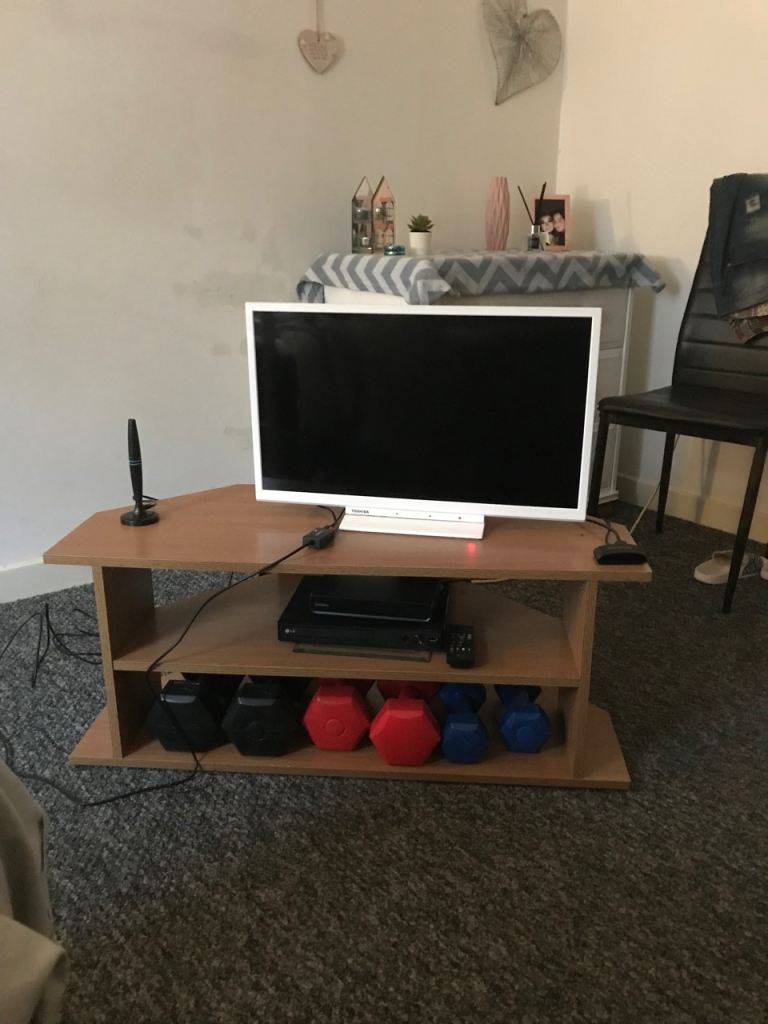 Toshiba Flat Screen TV with Remote – Good Condition