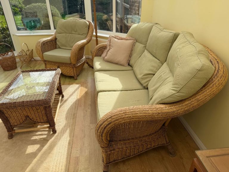 Stylish Conservatory / Rattan Furniture Set