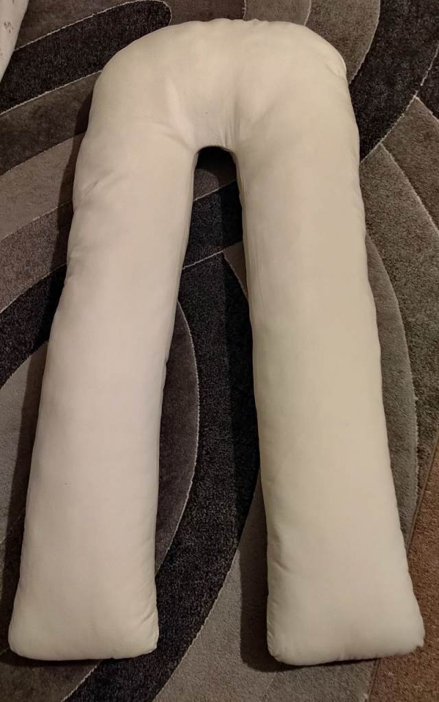 Pregnancy pillow with cover