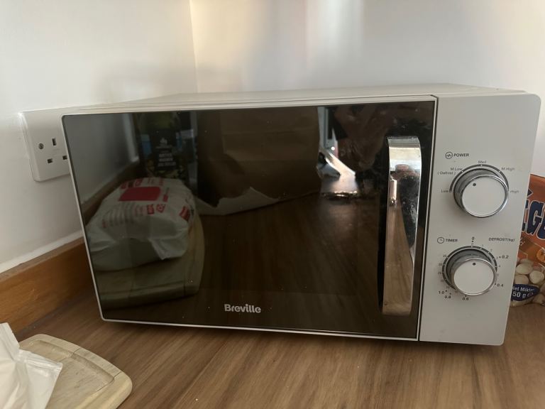 Breville Microwave Oven – Good Condition, White