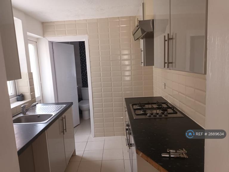 4 bedroom house in Cholmeley Road, Reading, RG1 (4 bed) (#2889634)