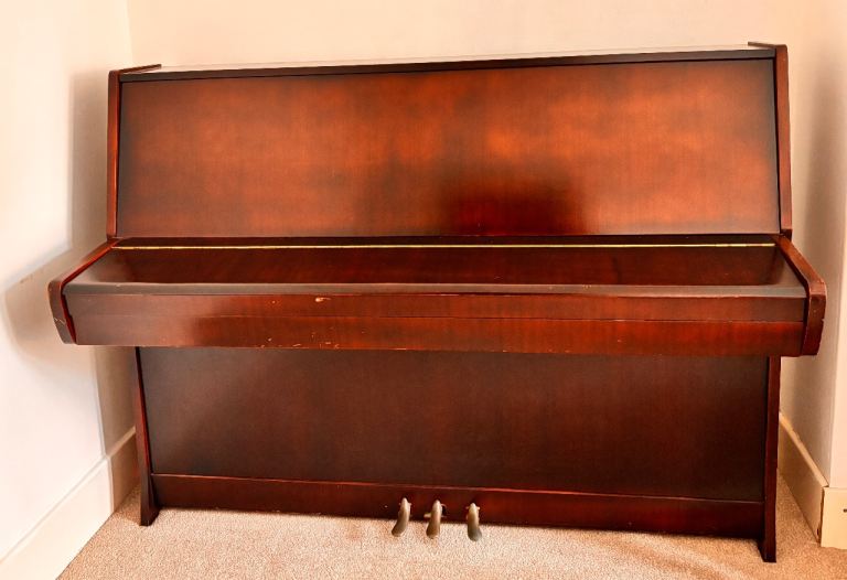 upright piano