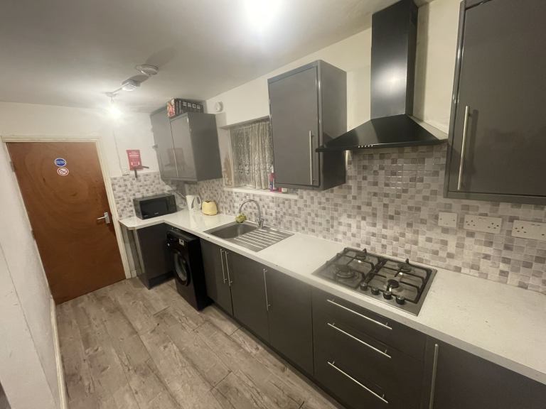 ROOMS AVAILABLE SMALL HEATH DSS 116 Floyer road 