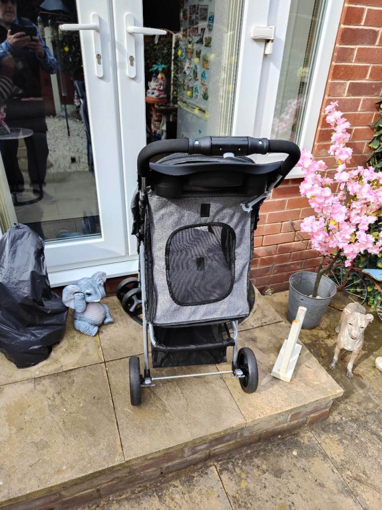 Doggy pushchair