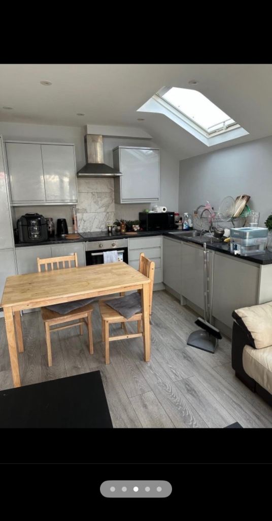 Double Bedroom in shared flat with Garden