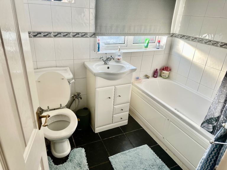 DOUBLE ROOM AVAILABLE FOR RENT IN FELTHAM TW136NE | in Feltham, London ...