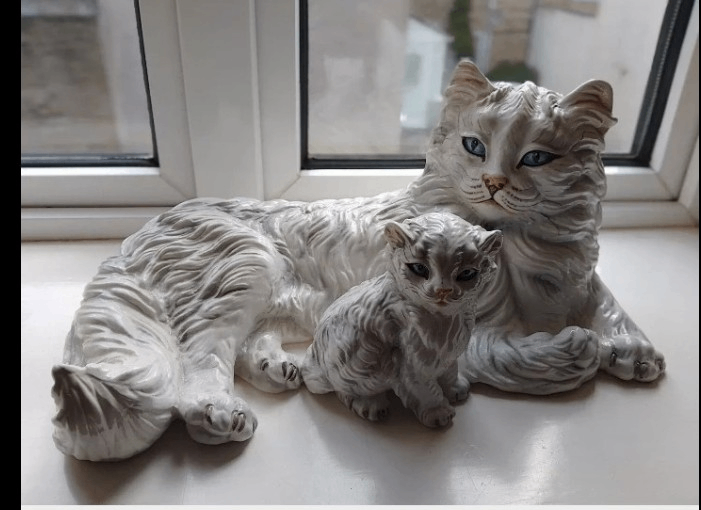 Ronzan Persian Cat and Kitten Ornament