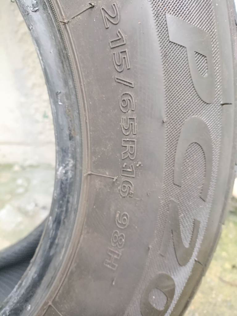 Part worn tyre 215/65R 98H