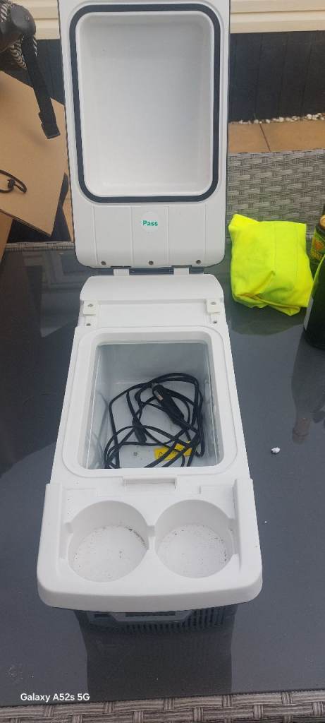 Halfords camping fridge with Ac