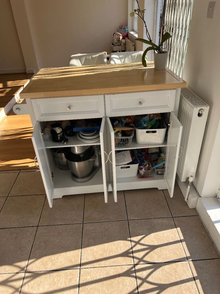 Kitchen island and bar stools -£150