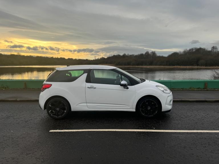 2011 Citroen DS3 1.6 VTi 16V Black 3dr HATCHBACK Petrol Manual