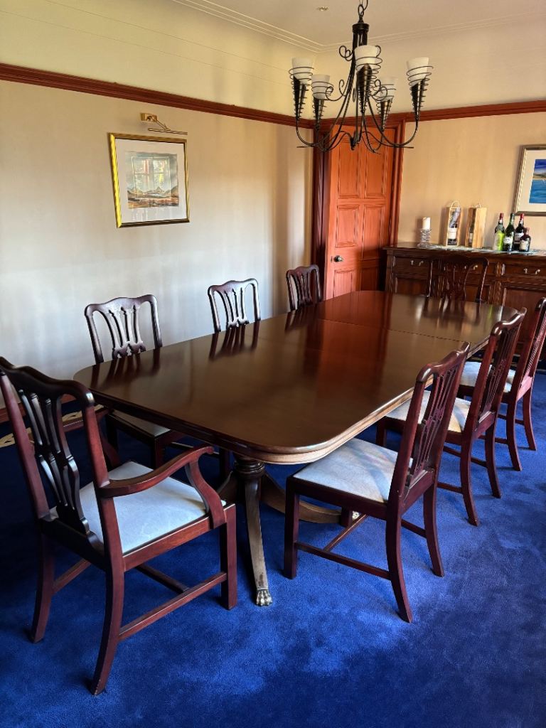 Dining table & chairs