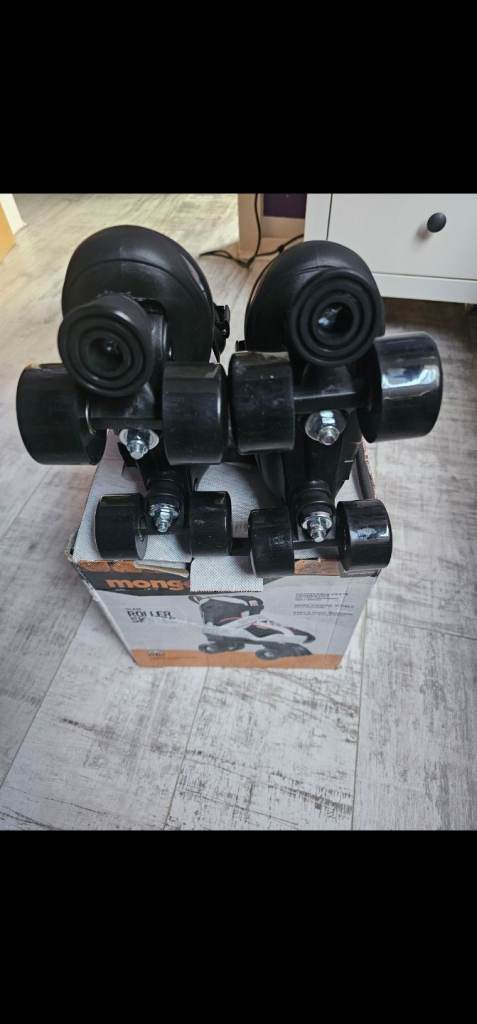MONGOOSE adjustable quad roller skate in box kids size 1-4