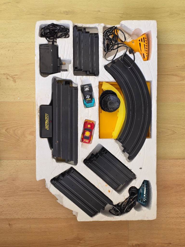 Micro Scalextric set (no box)