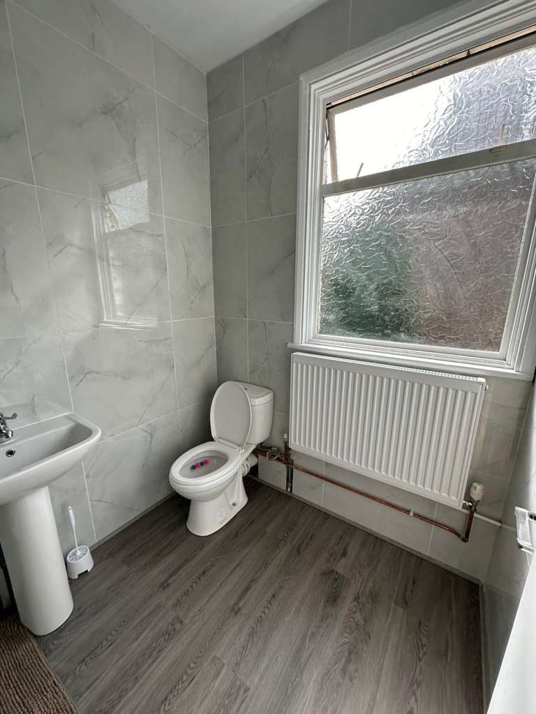 DOUBLE ROOM AVAILABLE NOW Tottenham Hale ,  N17 – 3 minutes from station