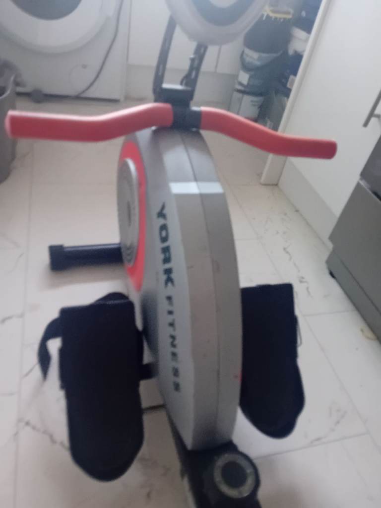 Rowing machine 