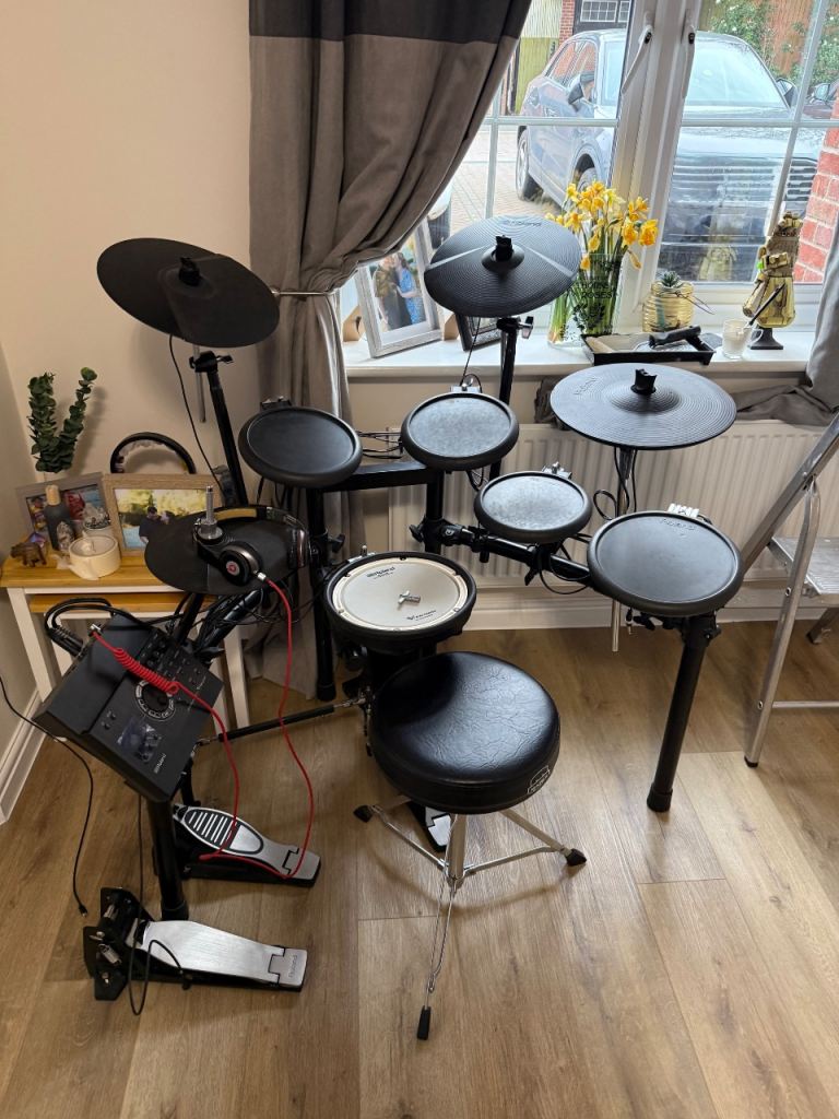 Roland TD-17 Electronic Drum Kit + CY-12R/C + PD-9 + Double Pedal + Throne