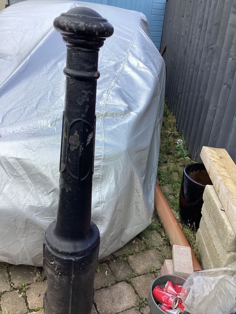 image for BOLLARD , EXTREMELY HEAVY CAST IRON VINTAGE BOLLARD 