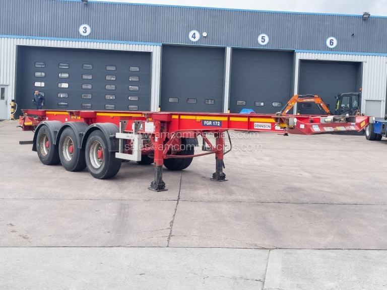 DENNISON SLIDING SKELETAL TRI AXLE TRAILER