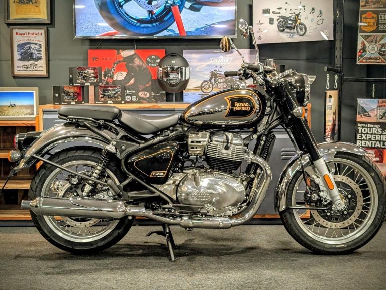 2025 ROYAL ENFIELD CLASSIC 650 in Black Chrome