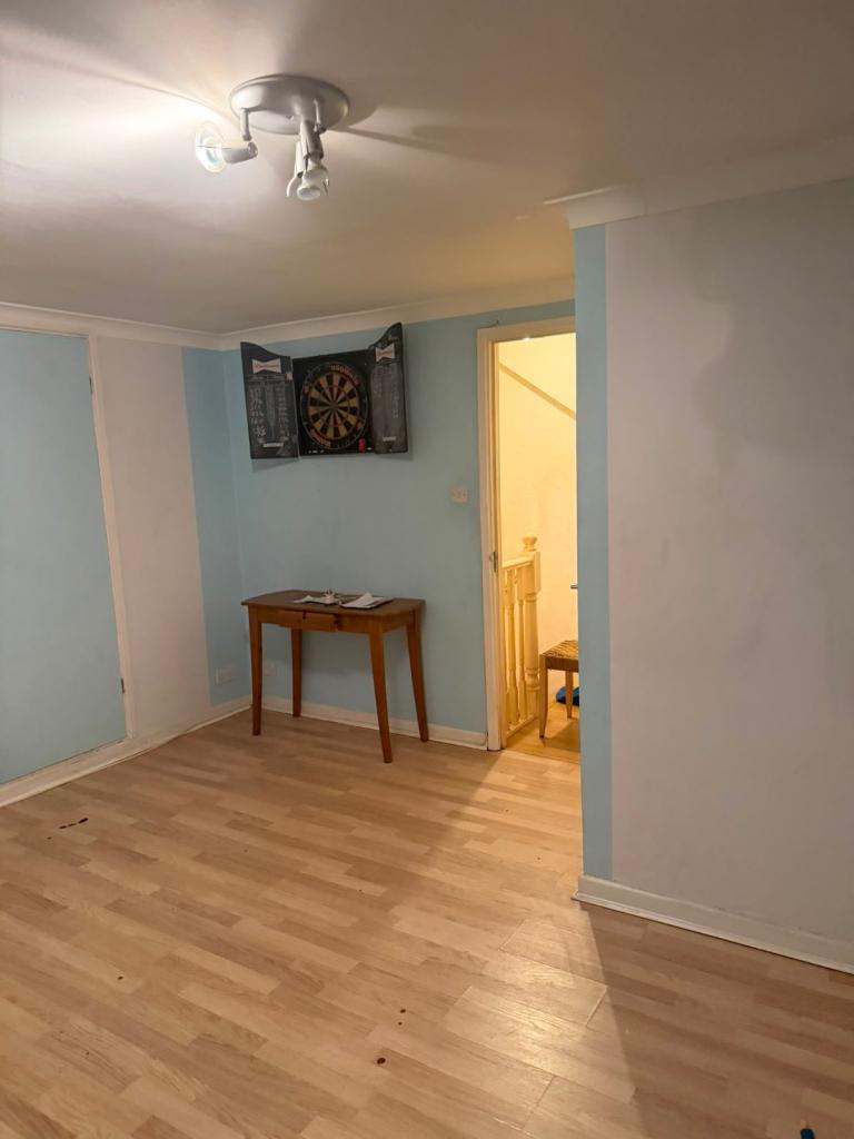Double En Suite Bedroom ( all bills + WiFi included)