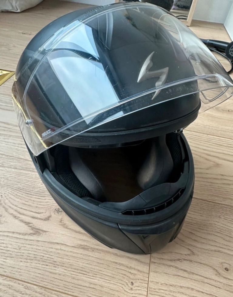 Motorcycle helmet - scorpion