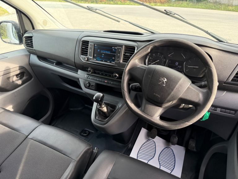 17 PEUGEOT EXPERT PRO 1,6hdi 6speed Van FSH Dispatch transit