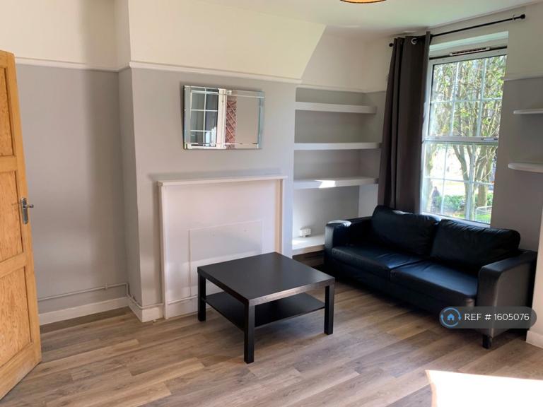 3 bedroom flat in Farrer House, London, SE8 (3 bed) (#1605076)