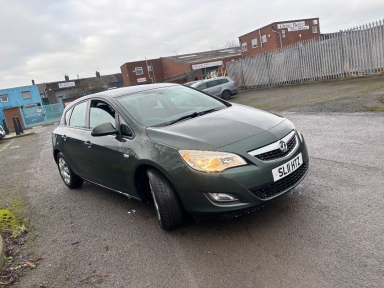 2011 VAUXHALL ASTRA EXCLUSIVE 1.7 CDTI £35 A YEAR TAX LOWMILES..!