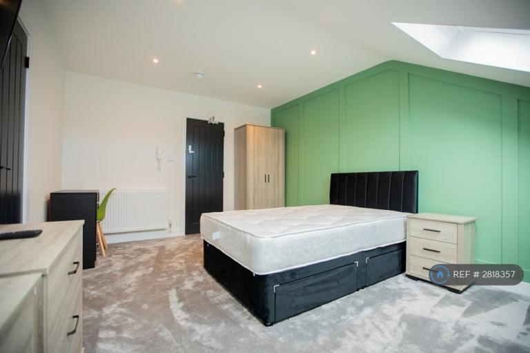 1 bedroom in Copnor Road, Portsmouth, PO3 (#2818357)