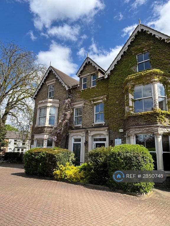 2 bedroom flat in Lincoln Road, Peterborough, PE1 (2 bed) (#2850748)