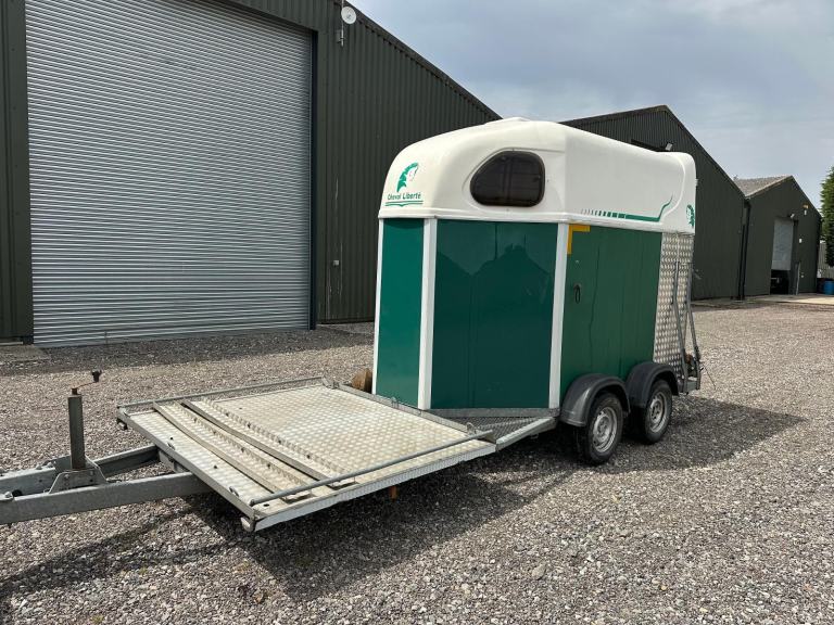 Cheval Liberte Horse trailer and carraige platform 