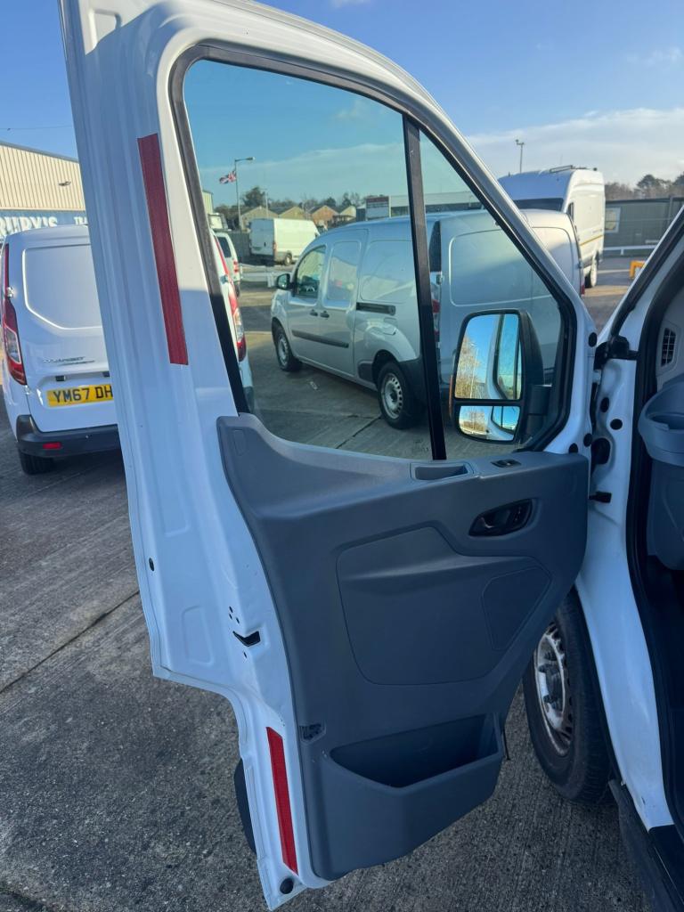 2016 Ford Transit 2.2 TDCi 125ps Double Cab Chassis CHASSIS CAB Diesel Manual