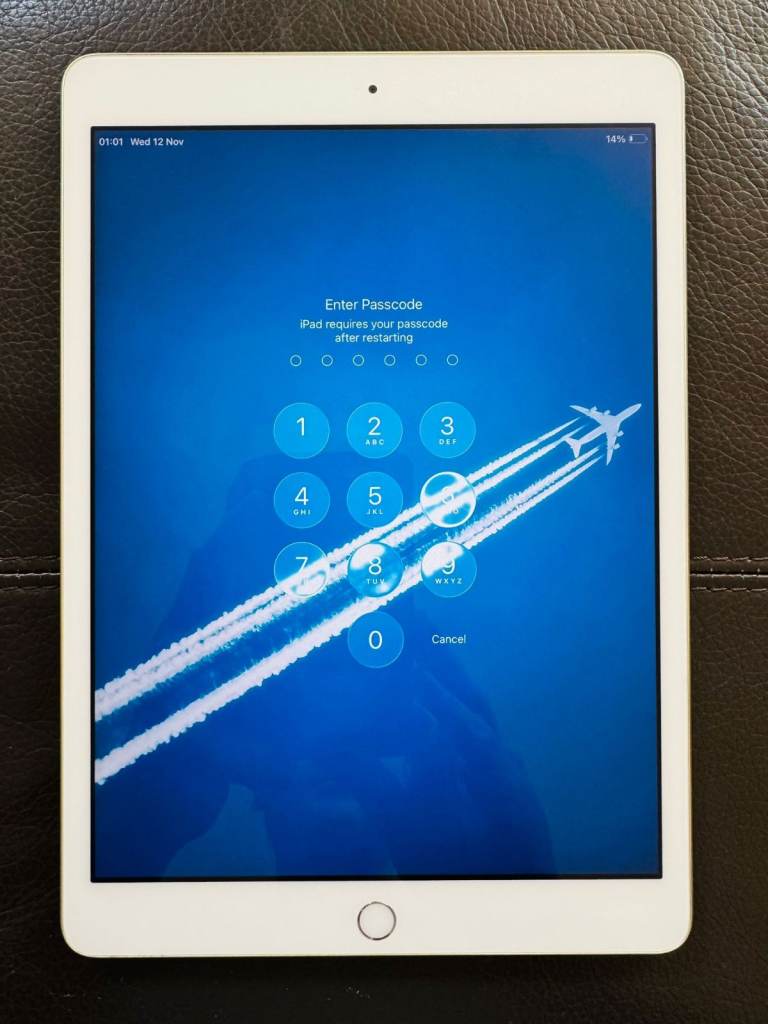 * FOR PARTS ONLY * Apple iPad 8th Gen (A2270) 10.2&quot; White / Lightning charge port