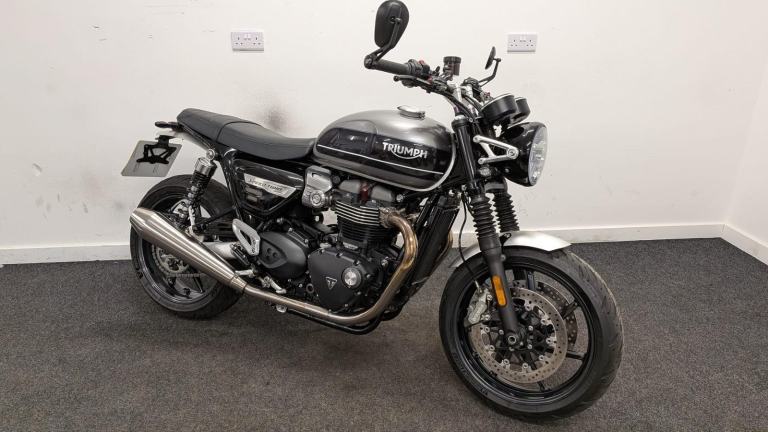 TRIUMPH SPEED TWIN 1200  ** MOT JAN 2027 - BAR END MIRRORS - RIDER MODES** 