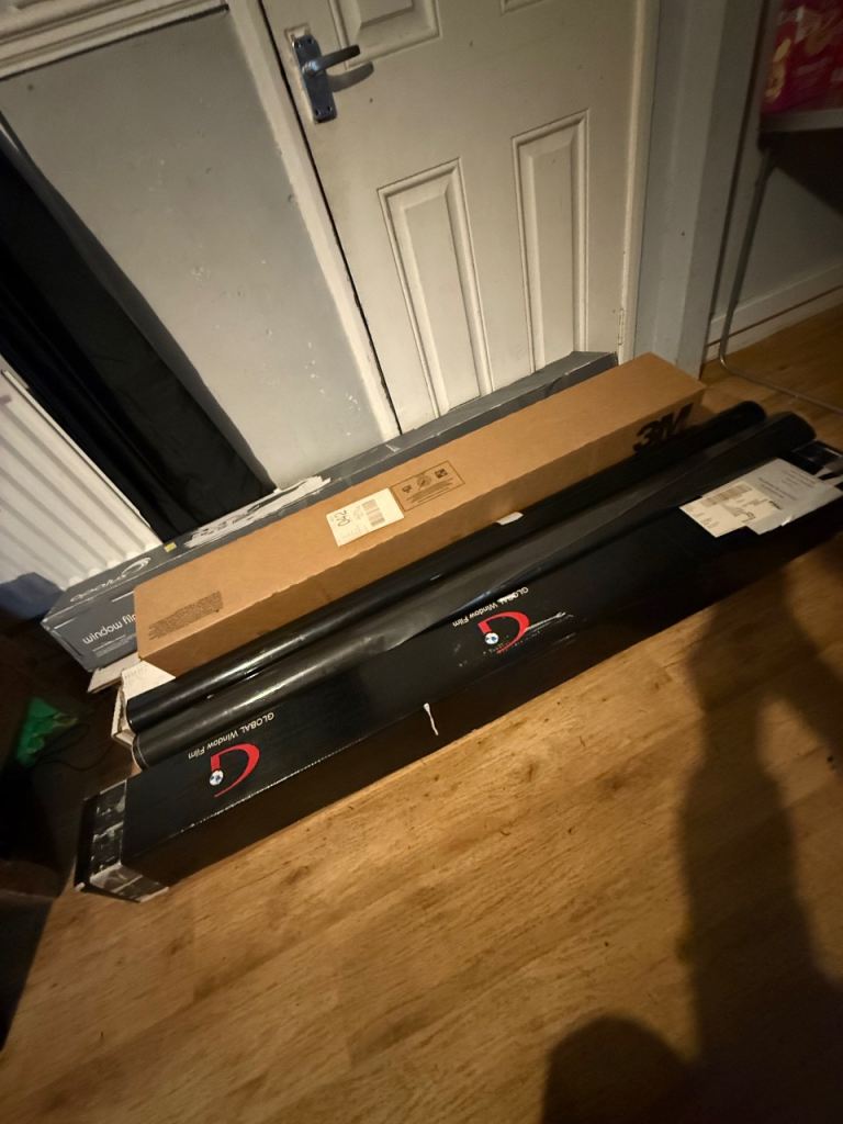 Vehicle wraps and tints 