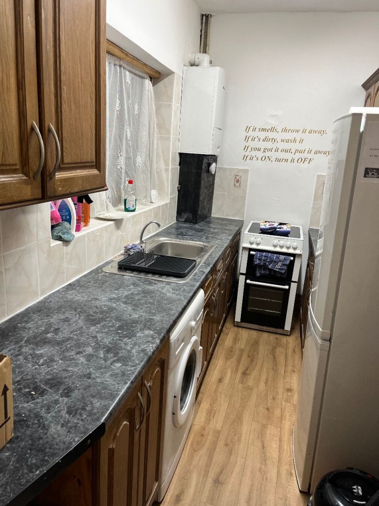 2 bedroom flat s8 furnished 