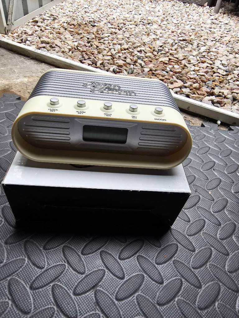 8THINGS Retro Alarm Clock – Cream/Silver, As Good As New