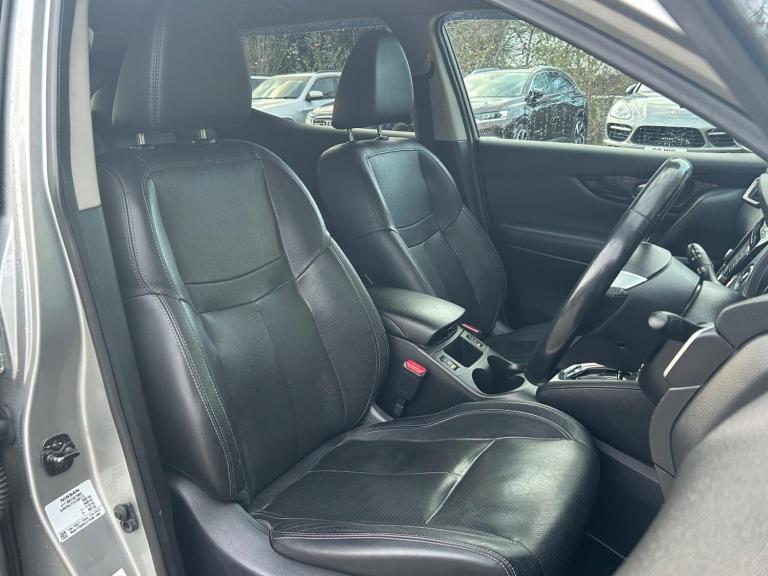 2014 Nissan Qashqai 1.6 dCi Tekna 5dr Xtronic HATCHBACK DIESEL Automatic