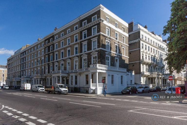 1 bedroom flat in Gloucester Road, London, SW7 (1 bed) (#2680107)