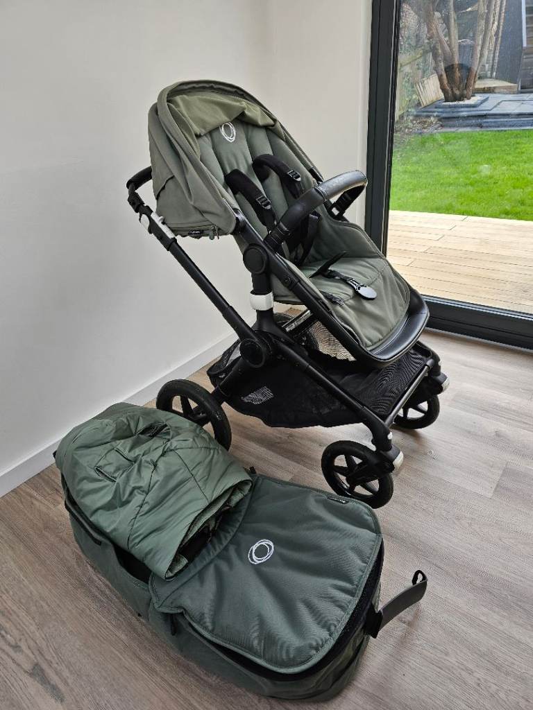 Bugaboo Fox 3 – Pram, Seat & Premium Footmuff