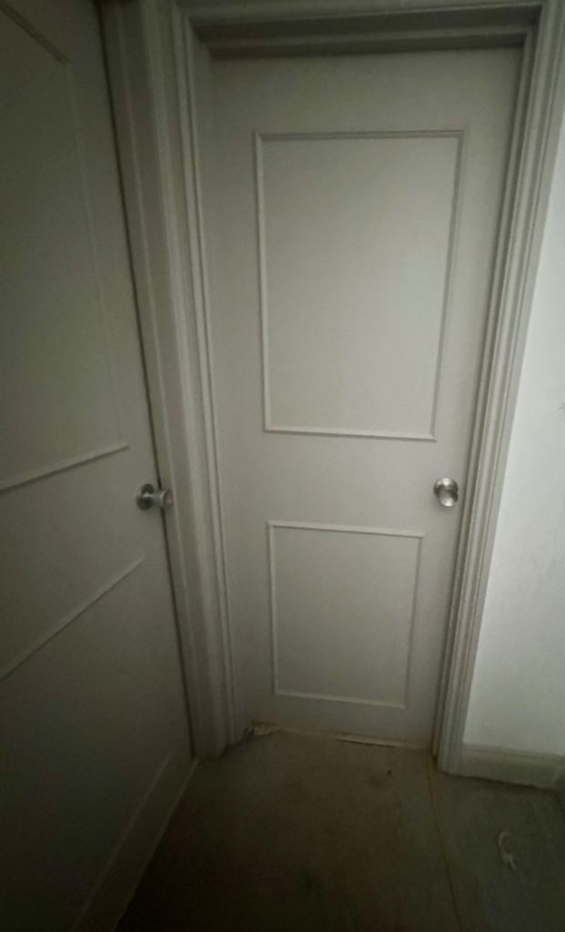  5 Internal doors complete with hinges and knobs