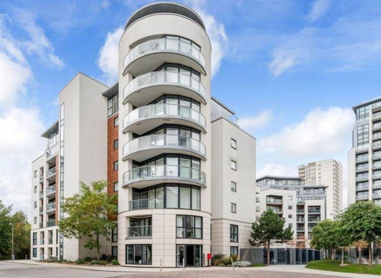 London Car Park Space for Rent Long Term - TW8 0FX