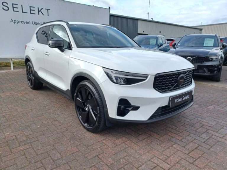 VOLVO XC40 2.0 B3P Plus Black Edition 5dr Auto