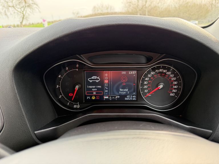 Ford, MONDEO, Hatchback, 2015, Manual, 1560 (cc), 5 doors