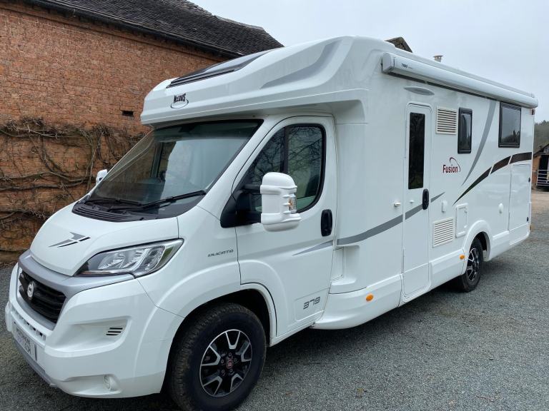 MCLOUIS FUSION 379 - 2020/70 - ISLAND BED - DROP DOWN BED - GARAGE - ONE OWNER