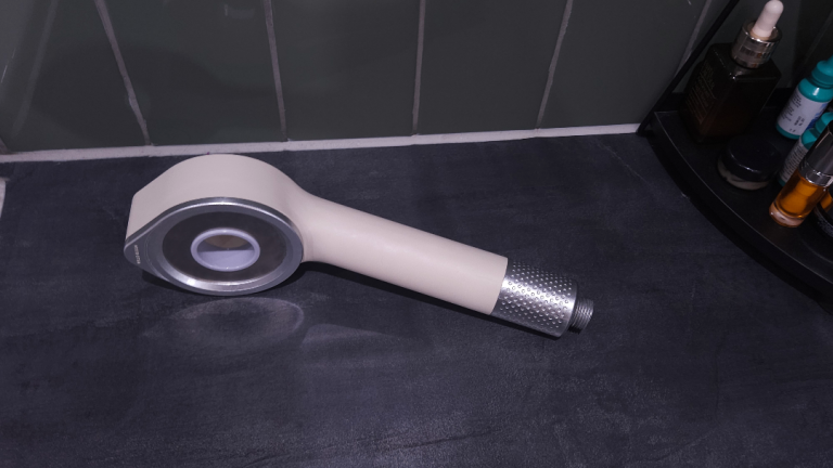 Hello Klean Filtered Shower Head – Beige & Silver